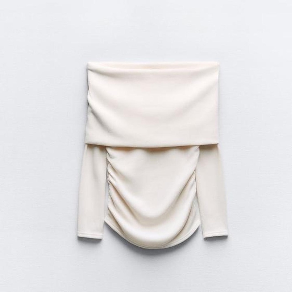 Off the shoulder soft Zara sweater in ecru cream